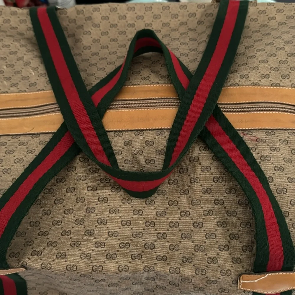 🌺SOLD SOLD ‼️‼️‼️GORGEOUS VERY RARE GUCCI DUFFLE ❤️🔥 - Picture 1 of 9